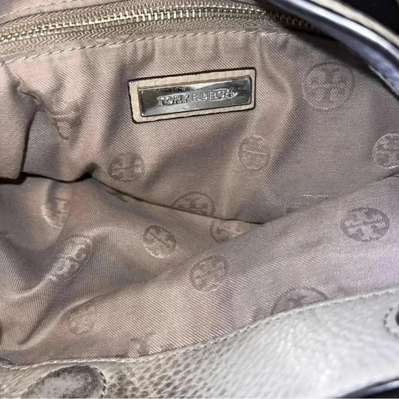 Tory Burch, Freda, Crossbody bag 11x10. magetic snap shiny silver pull through - Picture 2 of 4